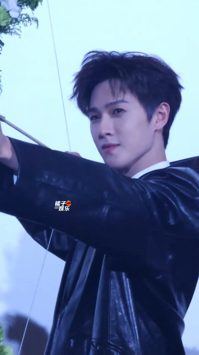 kaiyun-李昀锐还原诸葛玥射箭名场面|冰湖重生|一箭_新浪体育_新浪新闻